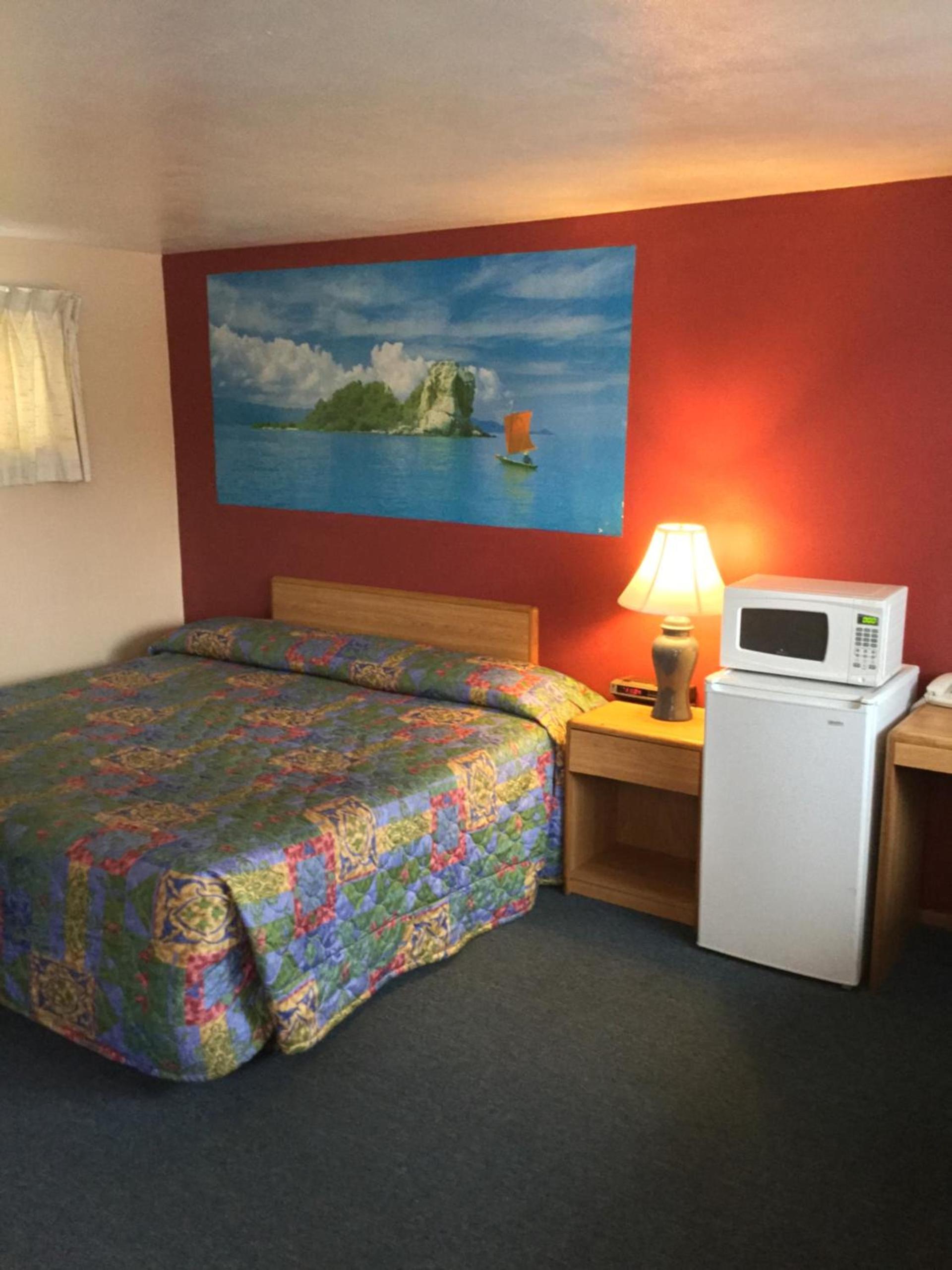 Parkway Motel — hotel in Neenah