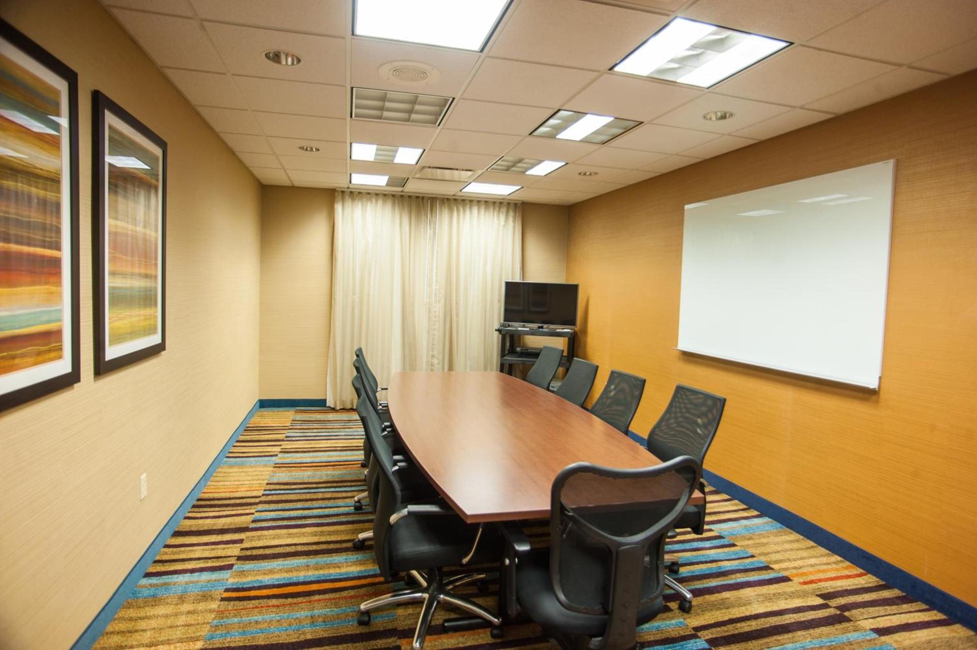 Comfort Inn & Suites Akron South — hotel in Akron