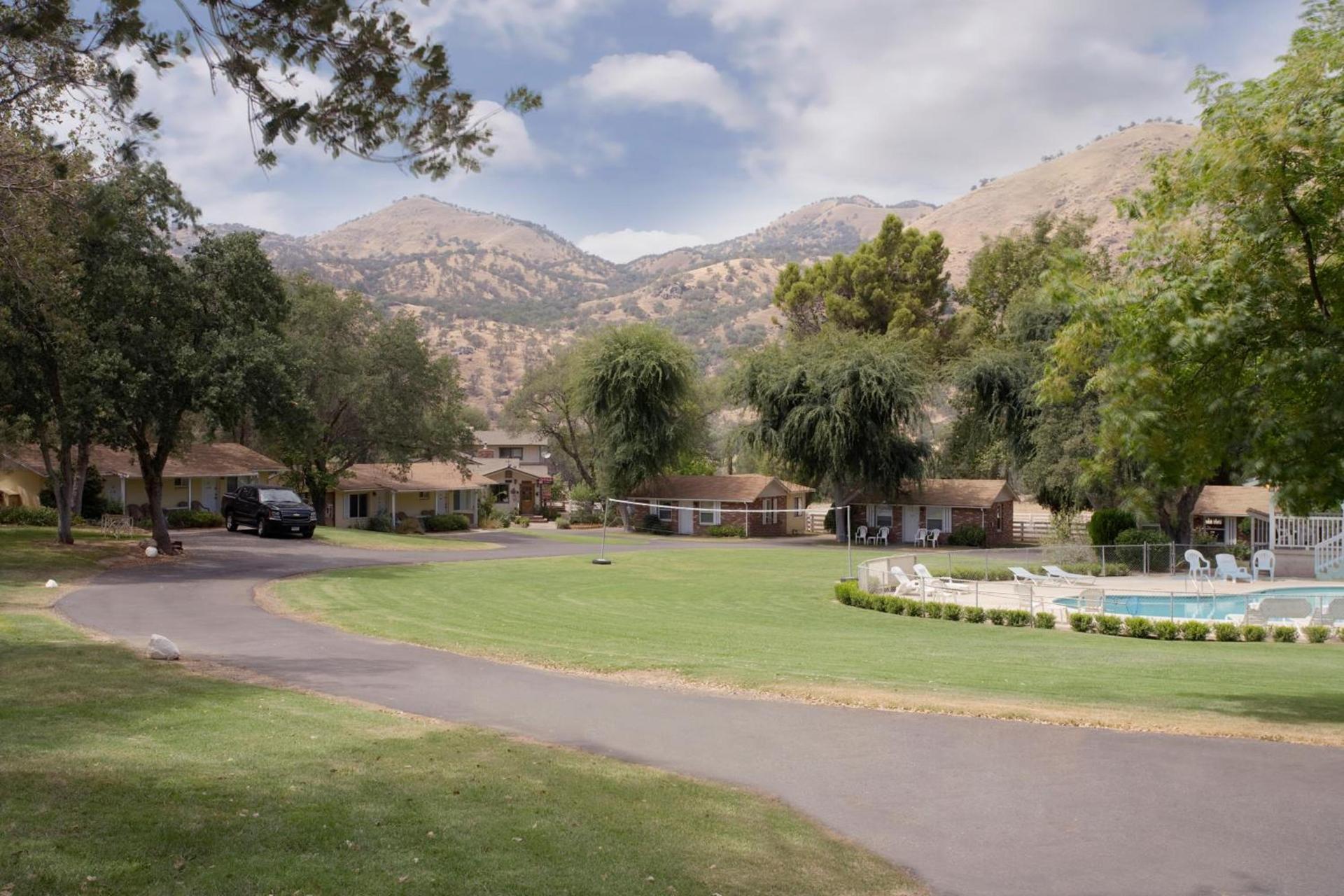 Lazy J Ranch Motel — hotel in Three Rivers