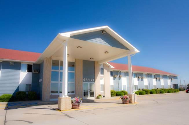 Alliance Hotel & Suites, a Howard Johnson by Wyndham — hotel in Alliance
