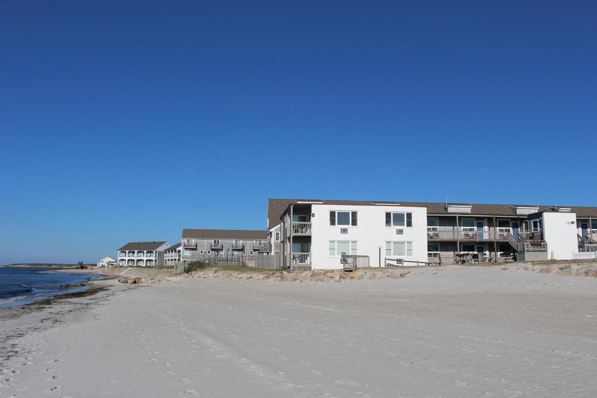 Surfcomber On The Ocean — hotel in South Yarmouth