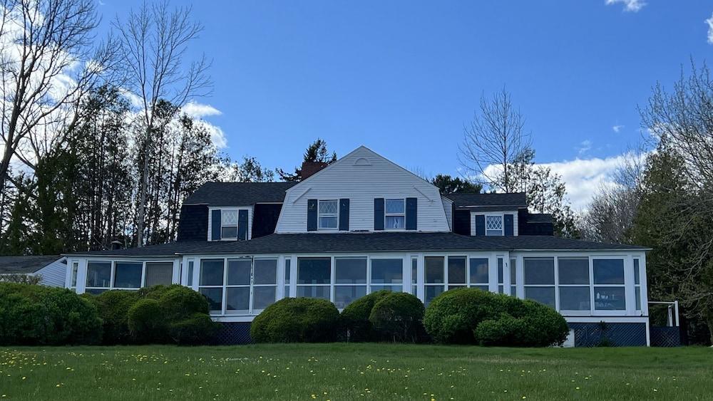 High Tide Inn — hotel in Camden