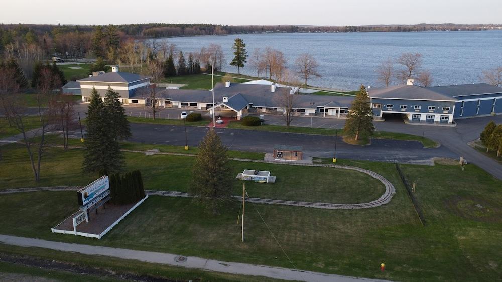 Lake Cadillac Resort — hotel in Cadillac