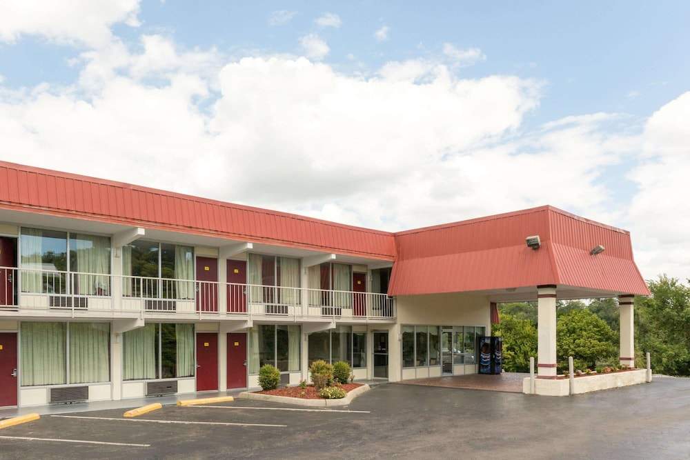 Super 8 by Wyndham Kingsport /I-81