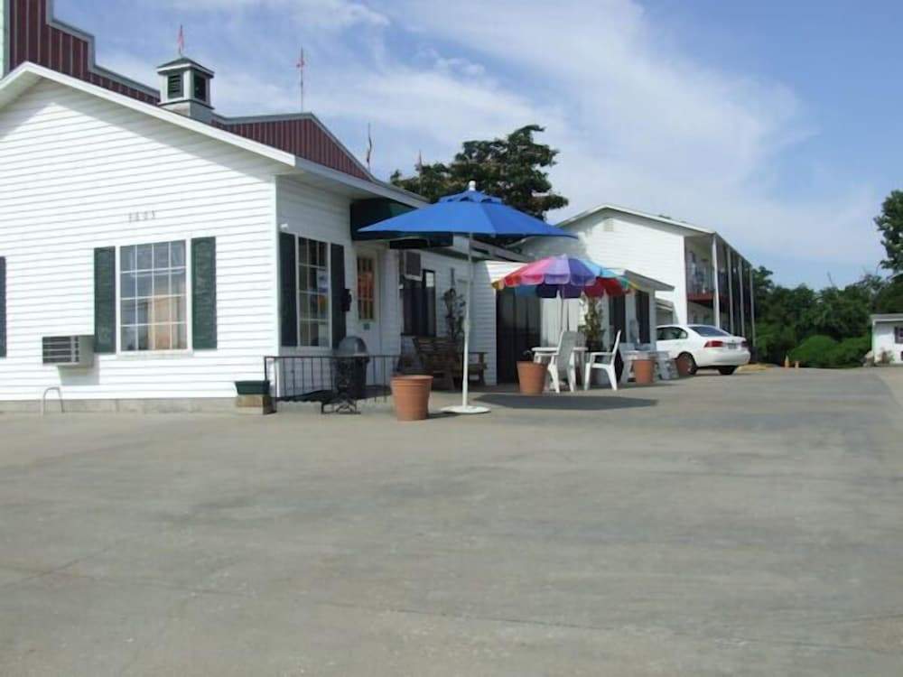 The Skyline Motel