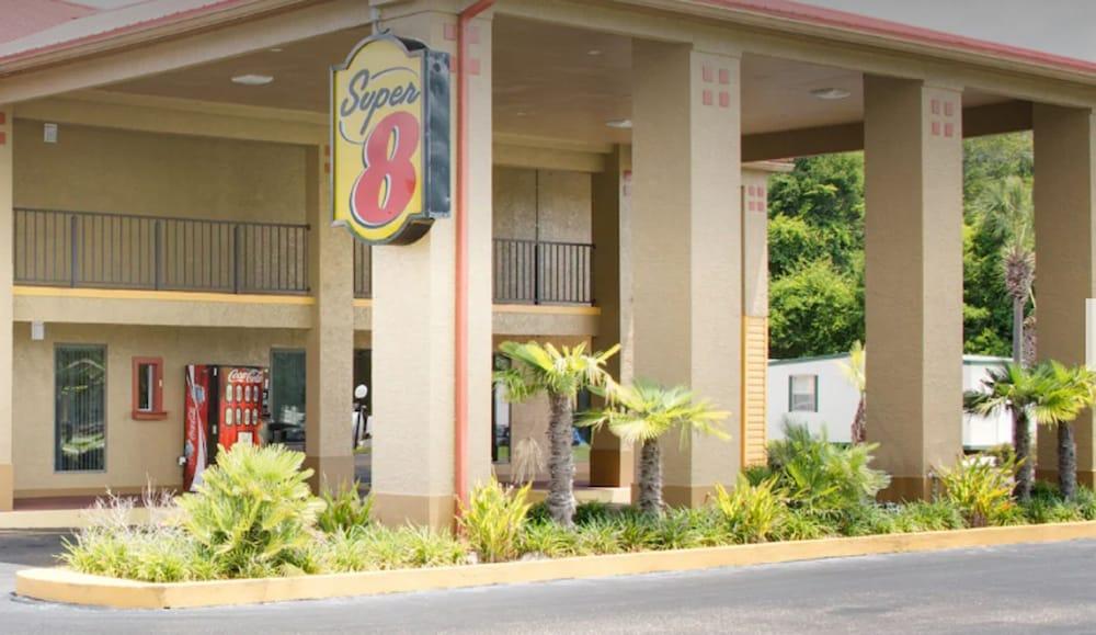 Super 8 by Wyndham Defuniak Springs — hotel in De Funiak Springs