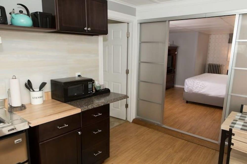 Knotty Pine — hotel in Bennington