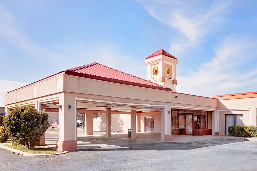 Super 8 by Wyndham Plainview — hotel in Plainview