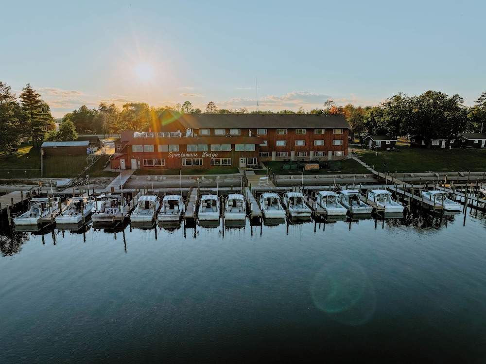 Sportsman's Lodge