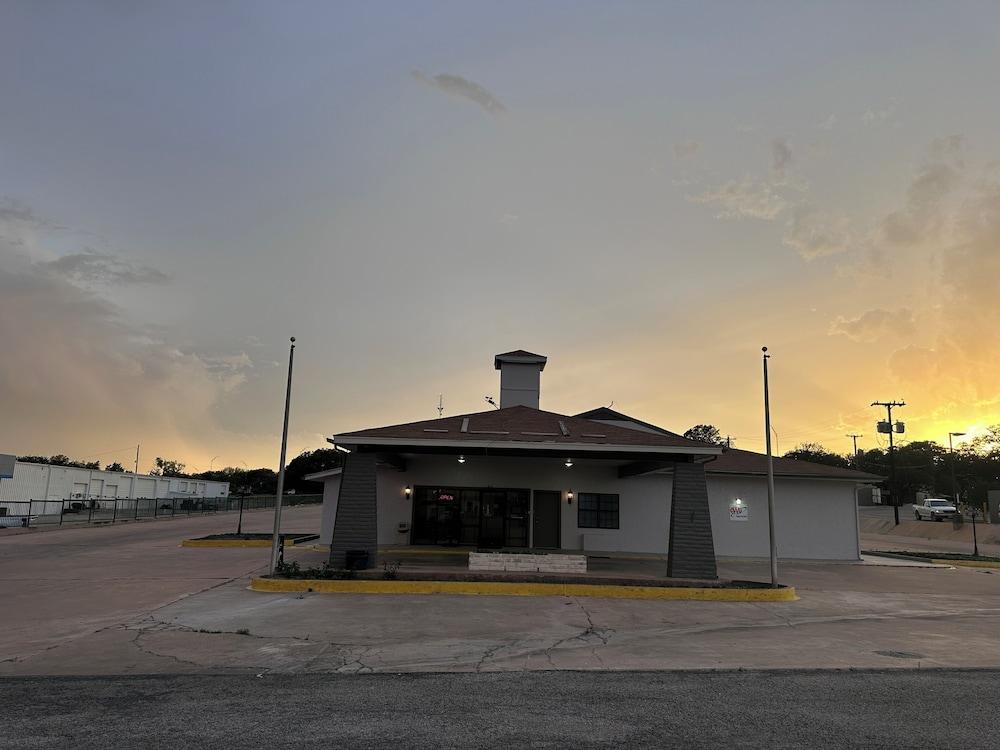 Sunset Inn — hotel in Brady