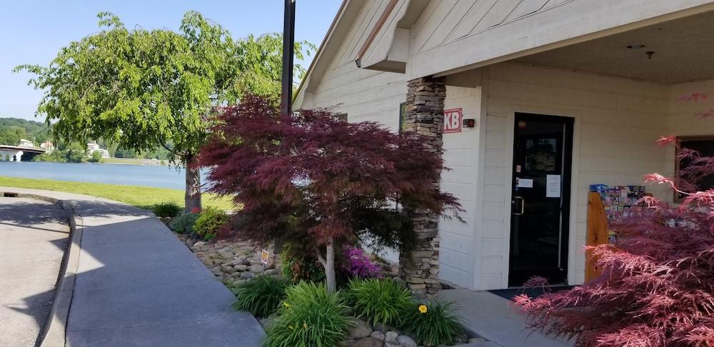 The Point Resort — hotel in Dandridge