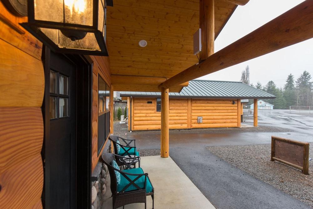 Woodland Inns — hotel in Forks