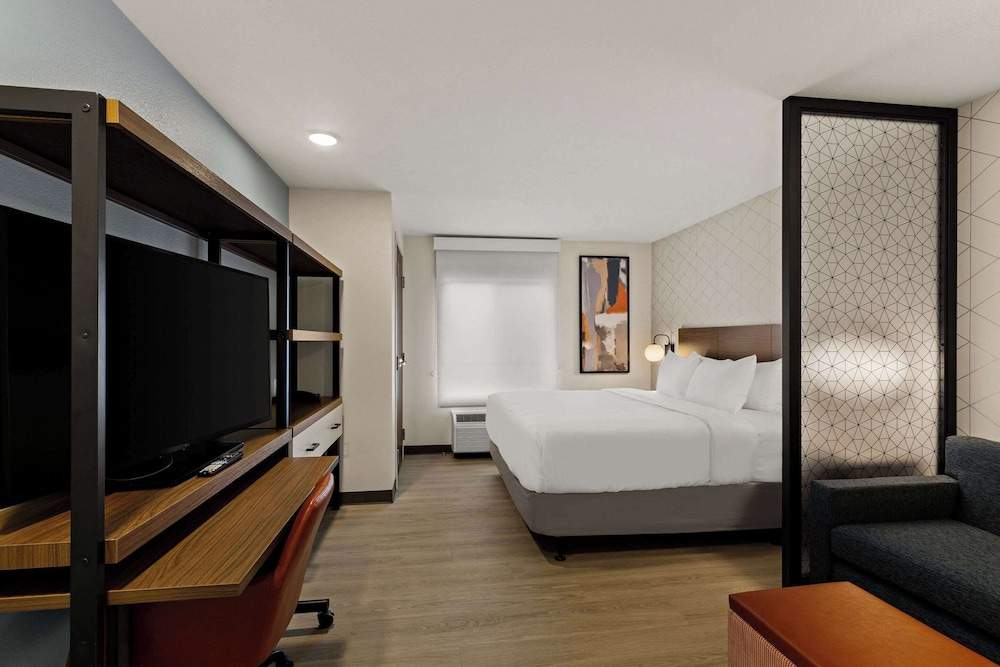 Everhome Suites El Paso Airport Near Fort Bliss