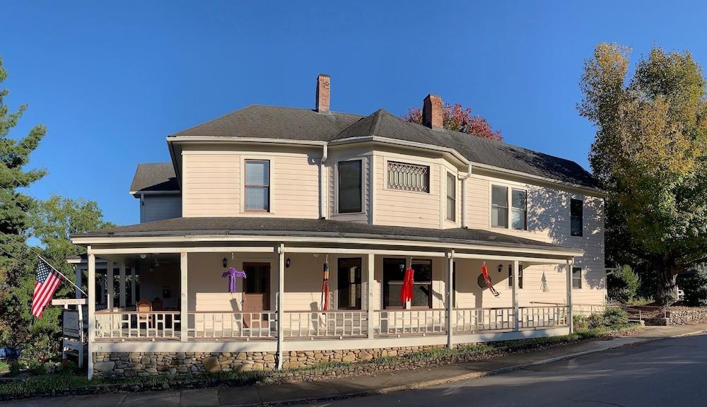 The Historic Herren House — hotel in Waynesville