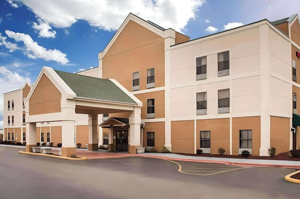 Halsted Inn and Suites Harvey - Chicago Southland — hotel in Harvey