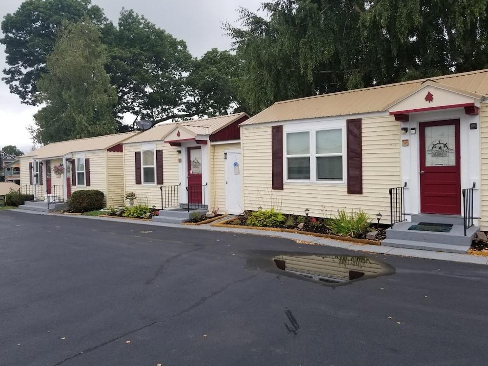 Hills Motor Court & Marina — hotel in Alexandria Bay