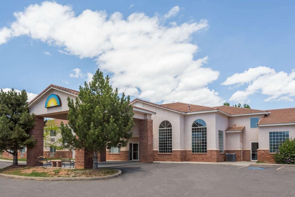 Days Inn by Wyndham Torrey Capital Reef — hotel in Torrey