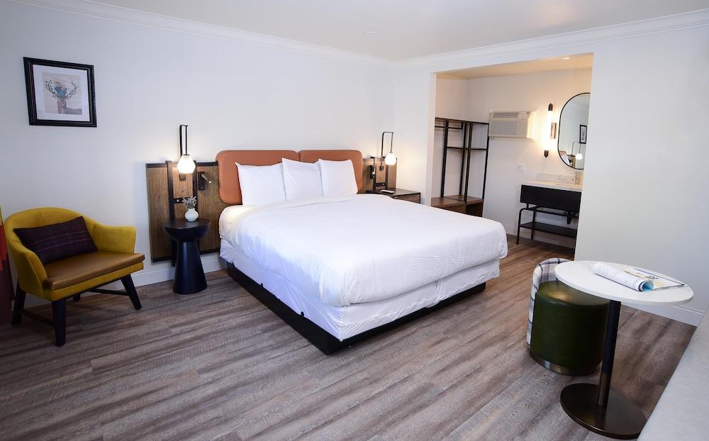The Woodrose — hotel in Willits