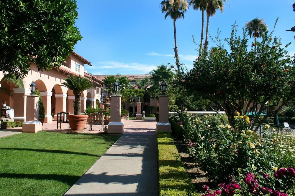 Harris Ranch Resort — hotel in Coalinga