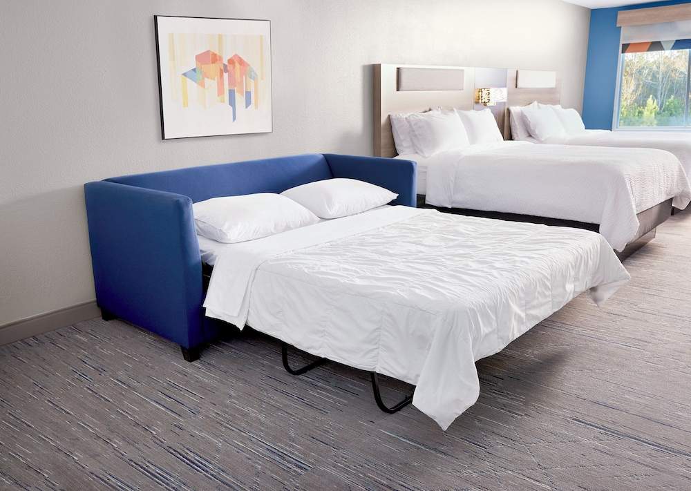 Holiday Inn Express and Suites Muncie Northwest by IHG