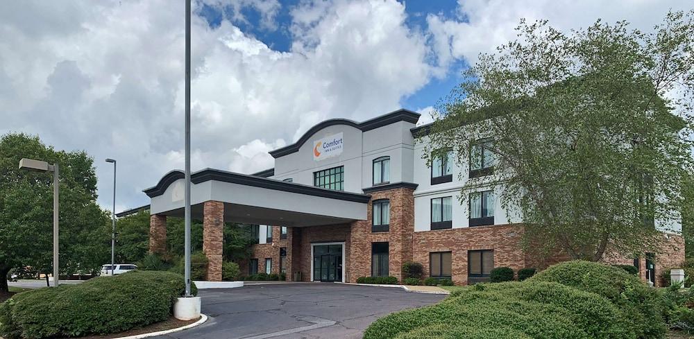 Comfort Inn & Suites Columbus North — hotel in Columbus