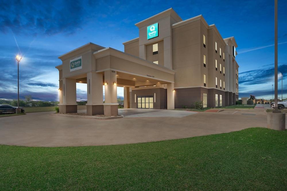 Quality Inn & Suites Pearsall — hotel in Pearsall