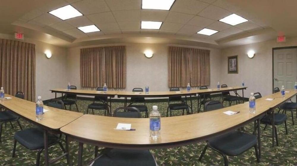 Holiday Inn Express Suites Plant City by IHG — hotel in Plant City