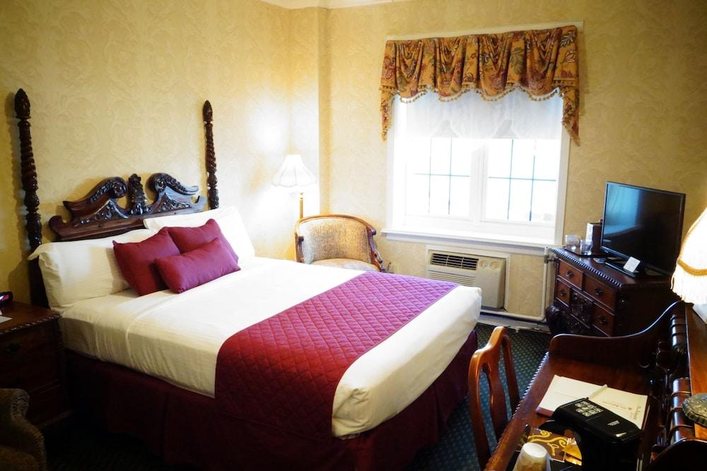 The Lafayette A grand Riverboat Era Hotel — hotel in Marietta