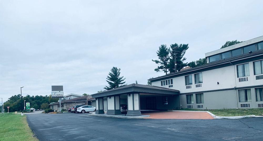 University Inn & Suites Stevens Point — hotel in Stevens Point