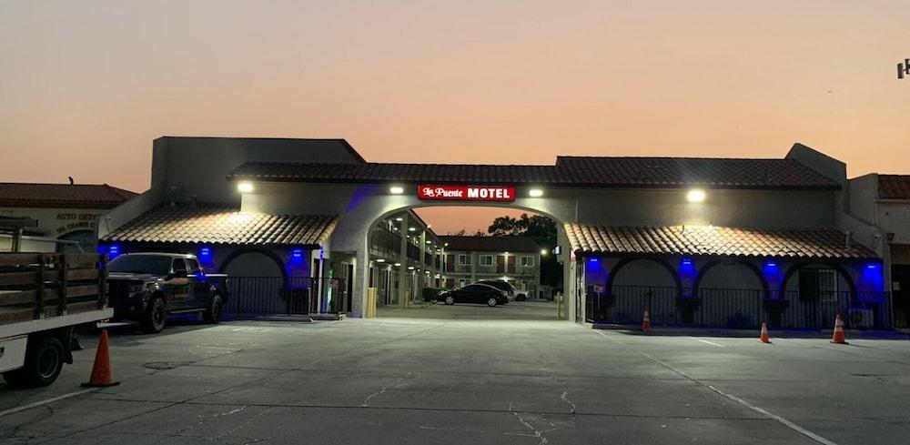 La Puente Inn — hotel in La Puente