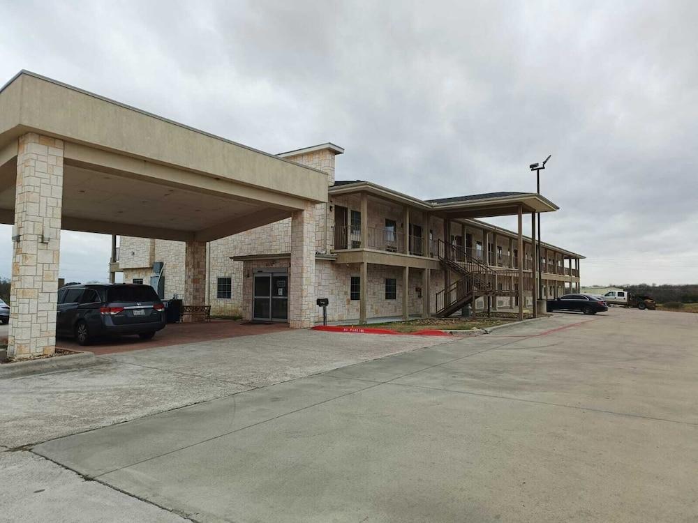 Westwood Inn Extended Stay by OYO Gonzales TX — hotel in Gonzales