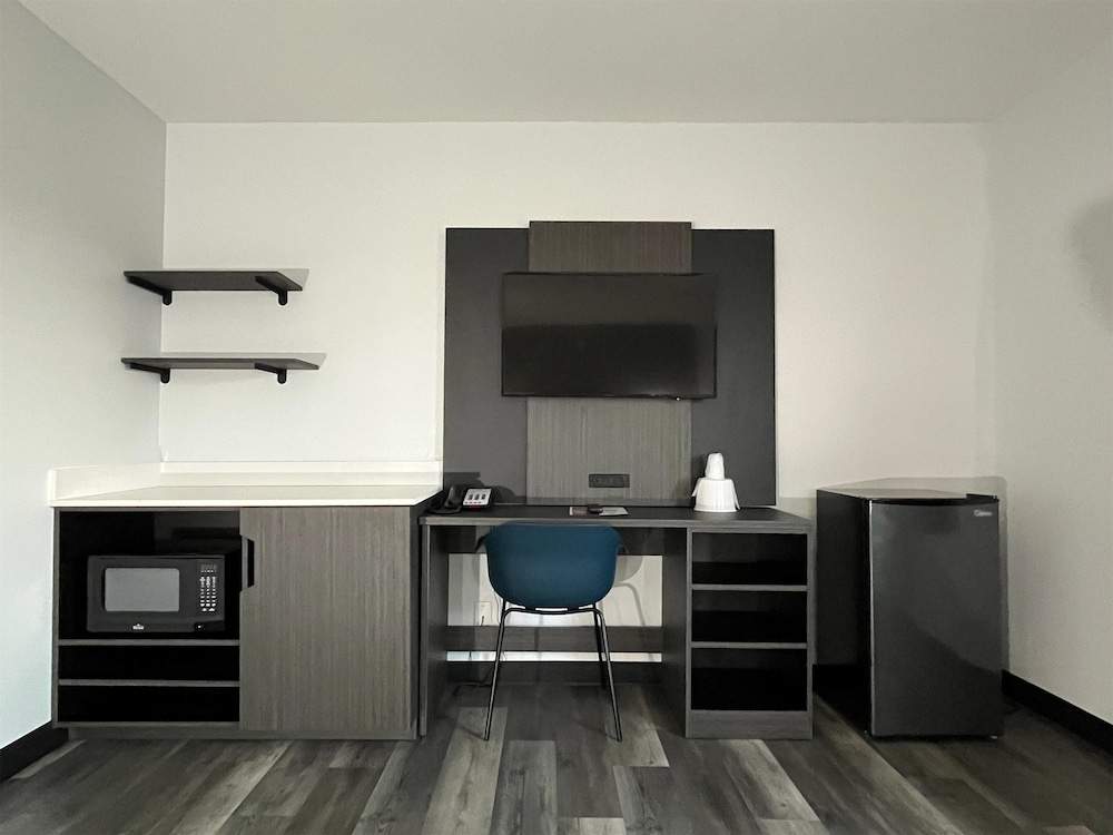 Studio 6 Suites Urbana, IL