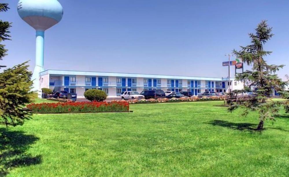 Country Host Motel — hotel in Monee