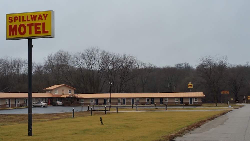 Spillway Motel