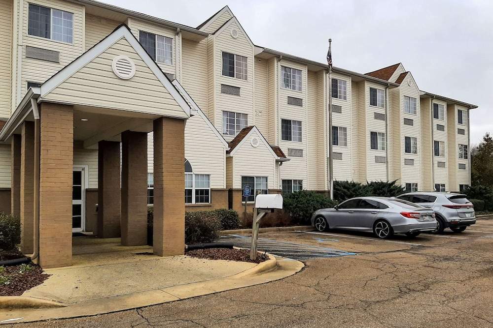 Starkville Inn & Suites