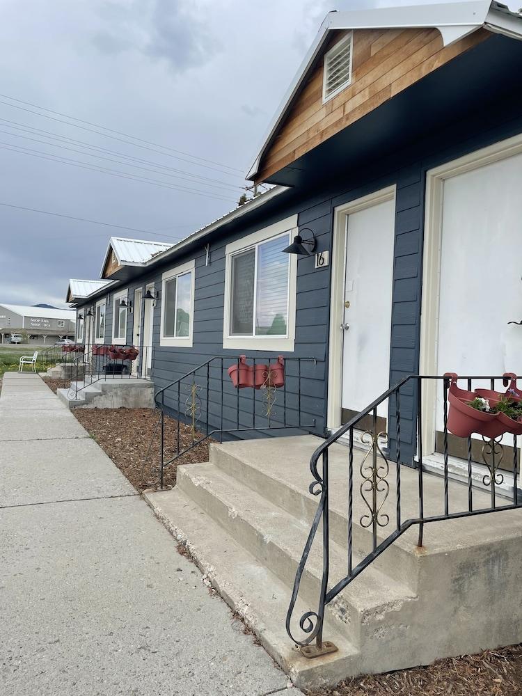Sacajawea Inn — hotel in Salmon