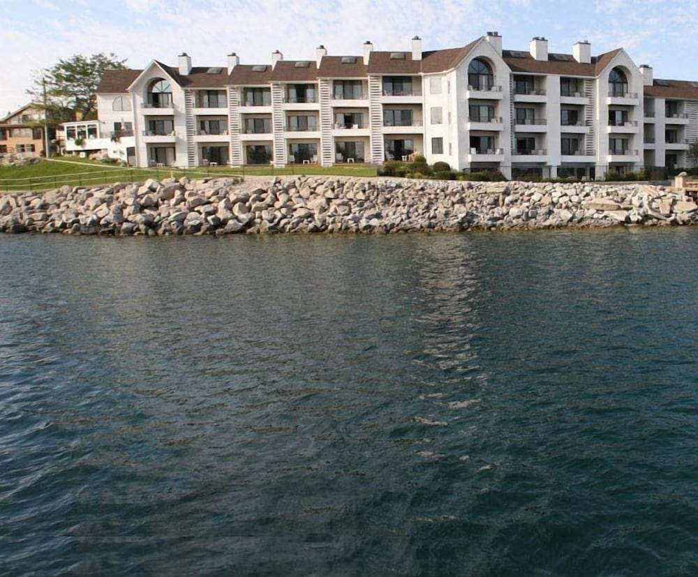 Edgewater Inn- Charlevoix