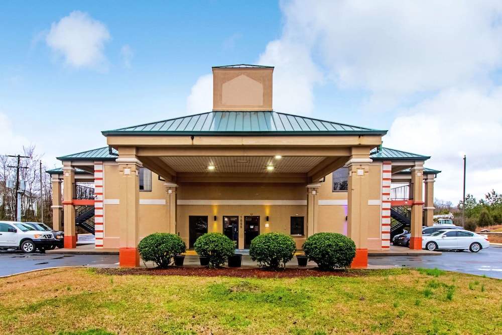 Quality Inn & Suites Dickson