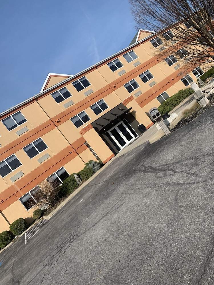 Commodore Perry Inn and Suites