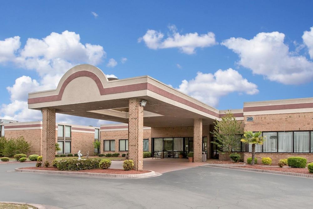 Days Inn & Suites by Wyndham Havelock — hotel in Havelock
