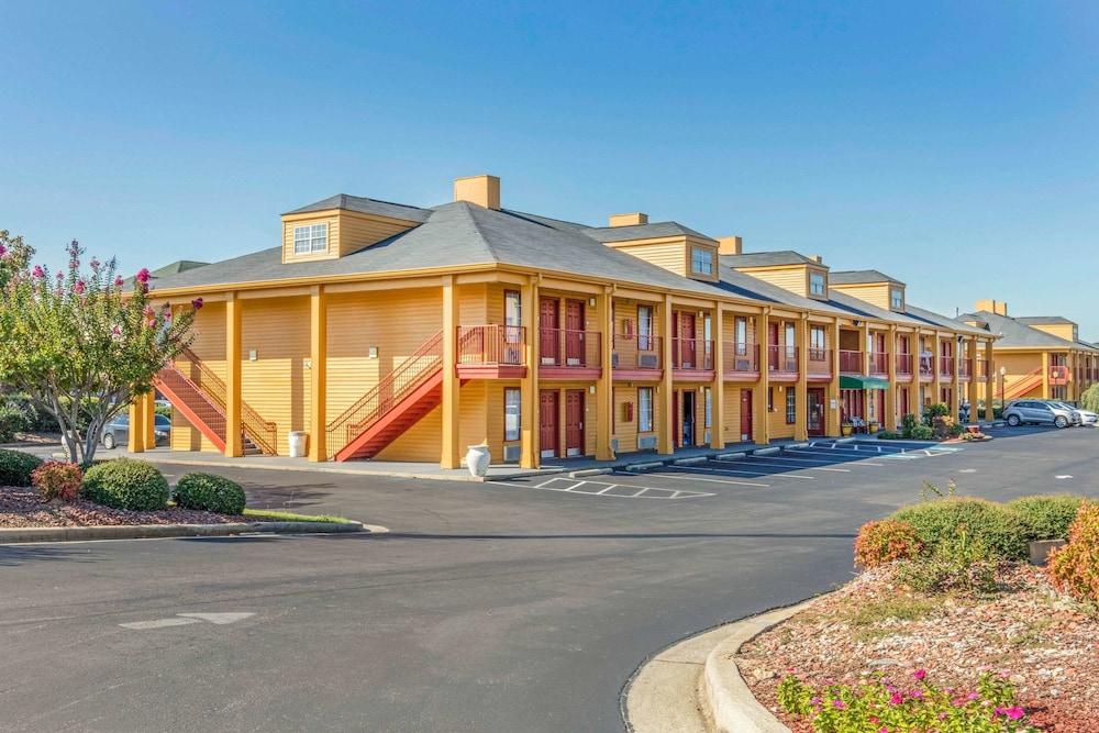 Quality Inn Bessemer I-20 exit 108 — hotel in Bessemer