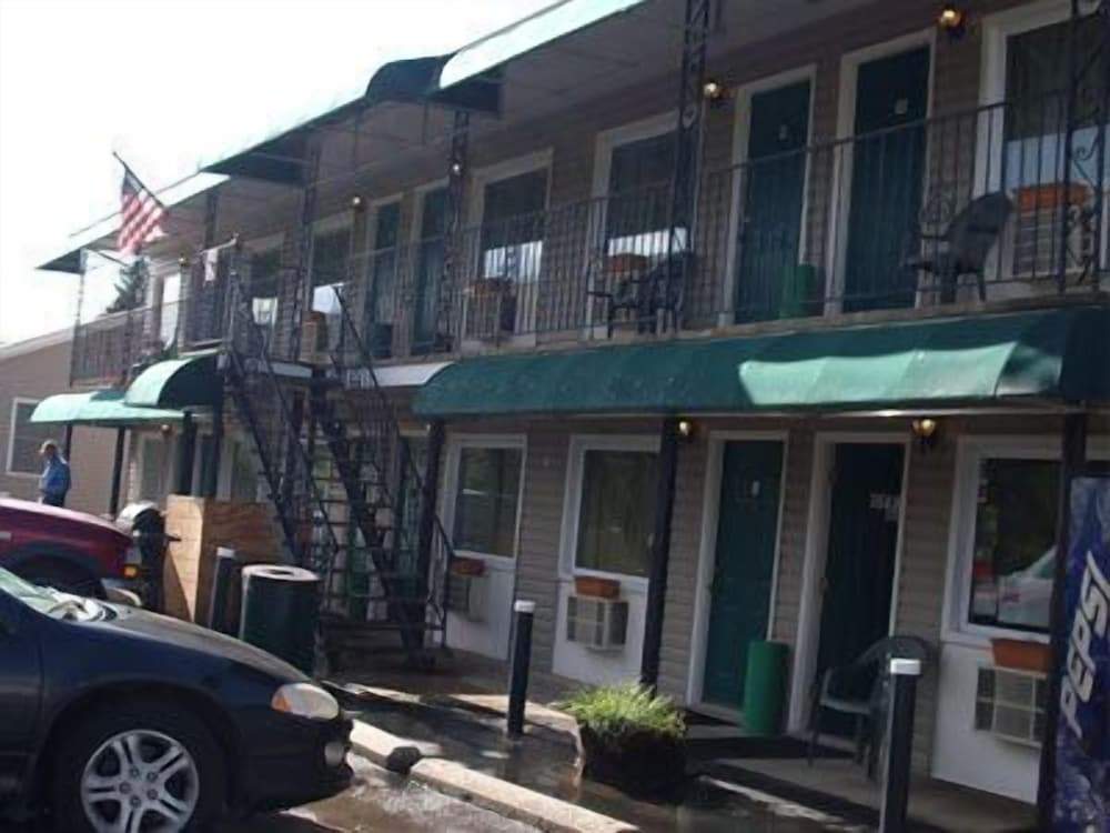 K-River Motel & Campground