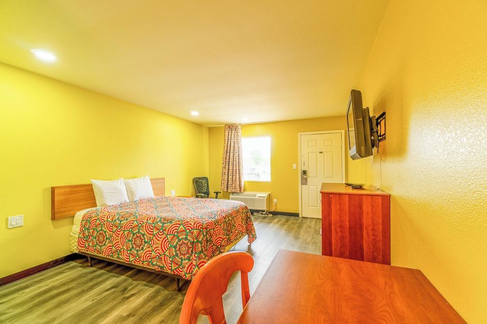 Regency Inn By OYO Rockdale TX — hotel in Rockdale