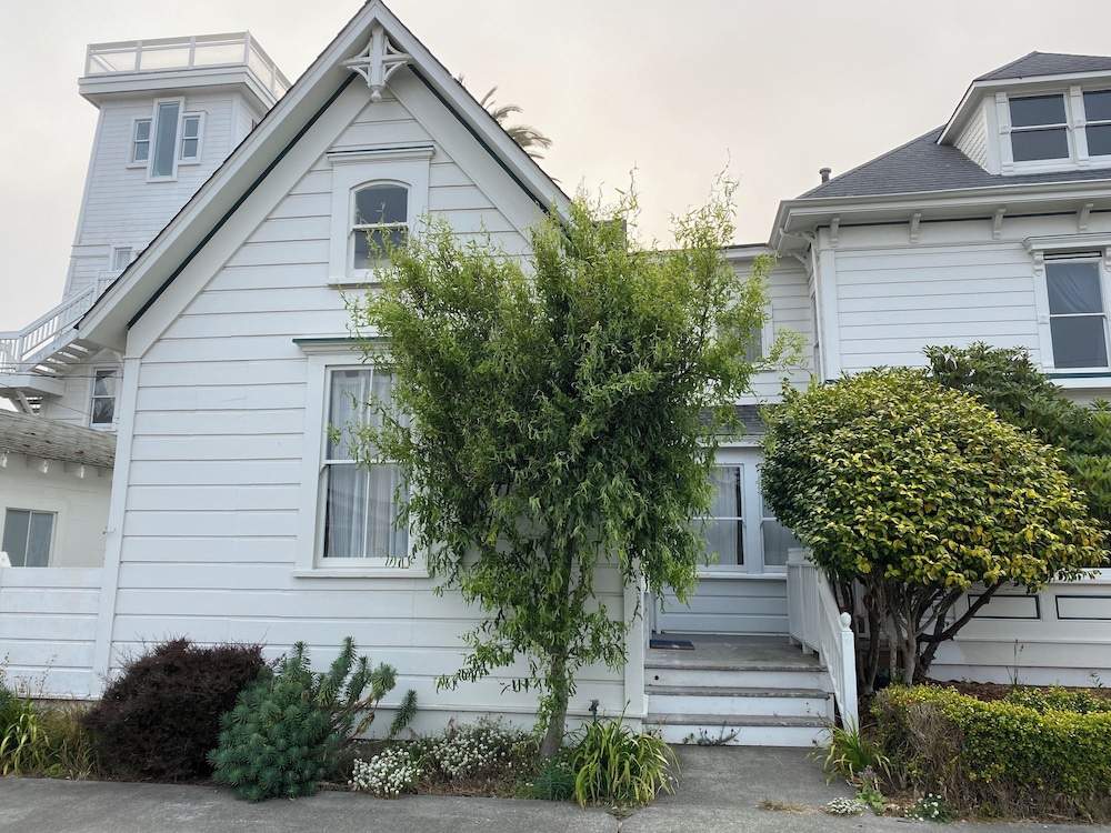 The Weller House