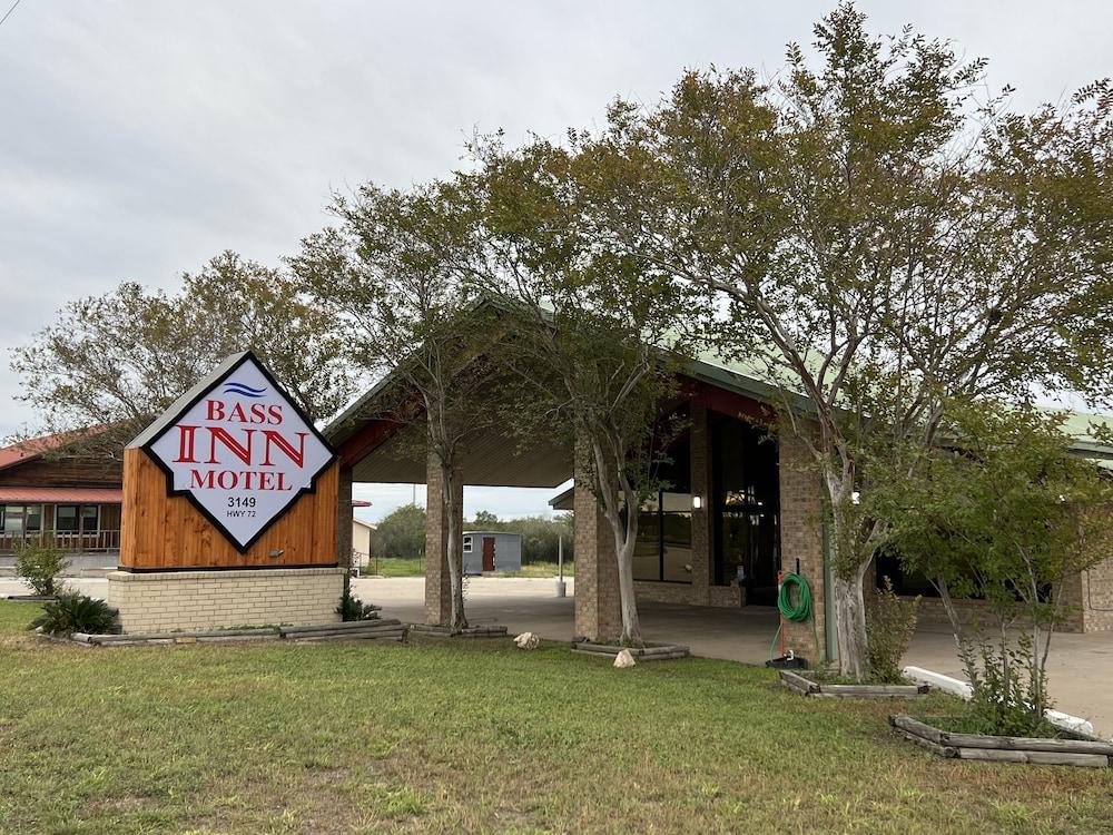 Bass Inn - Choke Canyon National Park — hotel in Three Rivers