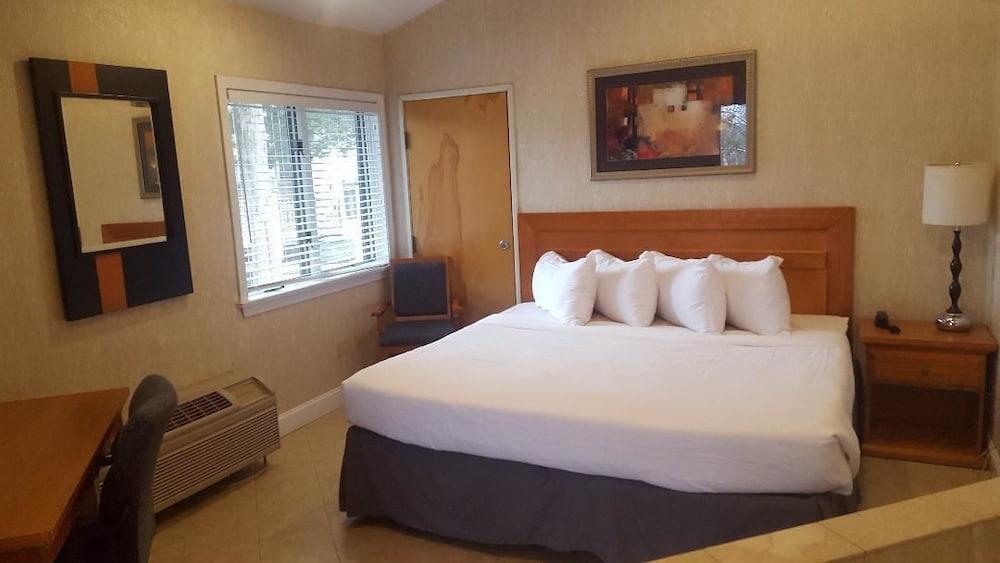 Cedar Park Whirlpool Suites — hotel in North Stonington