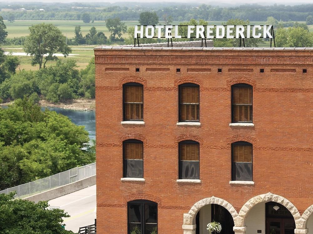 Hotel Frederick — hotel in Boonville