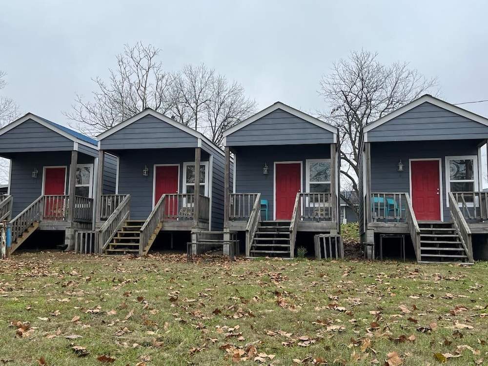 Roy's Cabins & Campgrounds