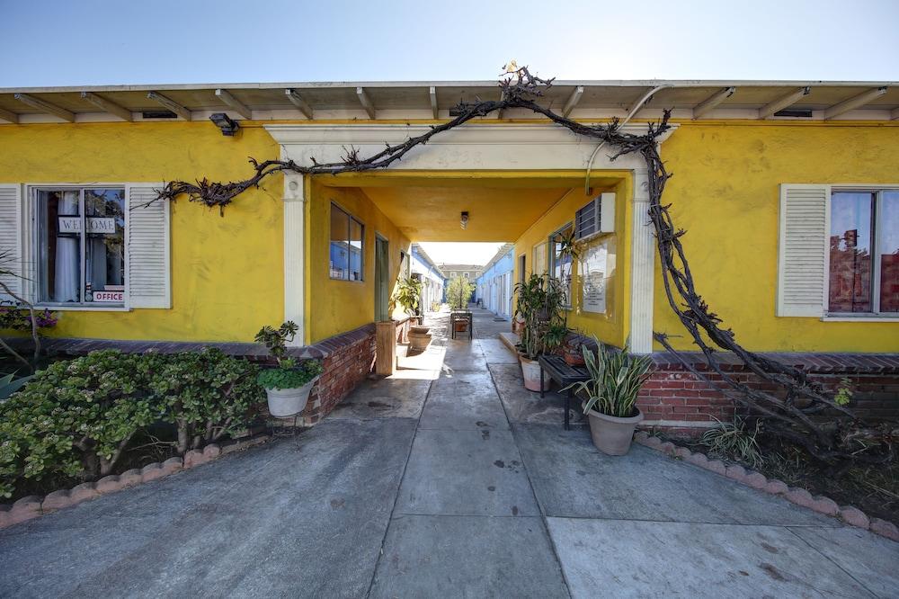 Pavilions Motel — hotel in Santa Monica