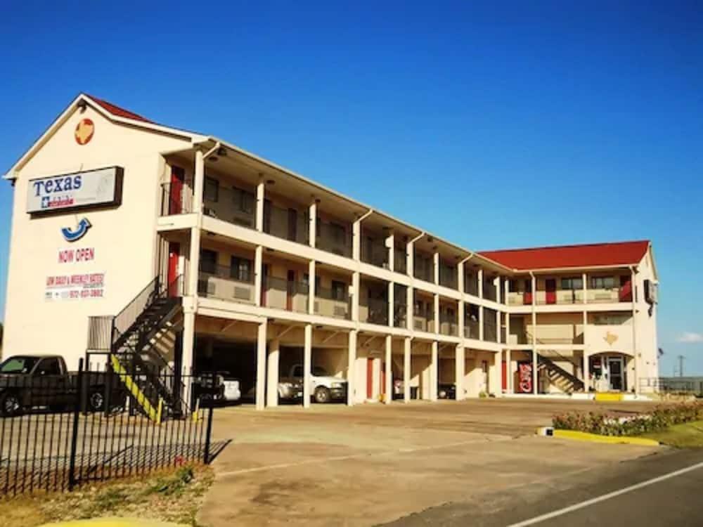 Texas Inn — hotel in Waxahachie